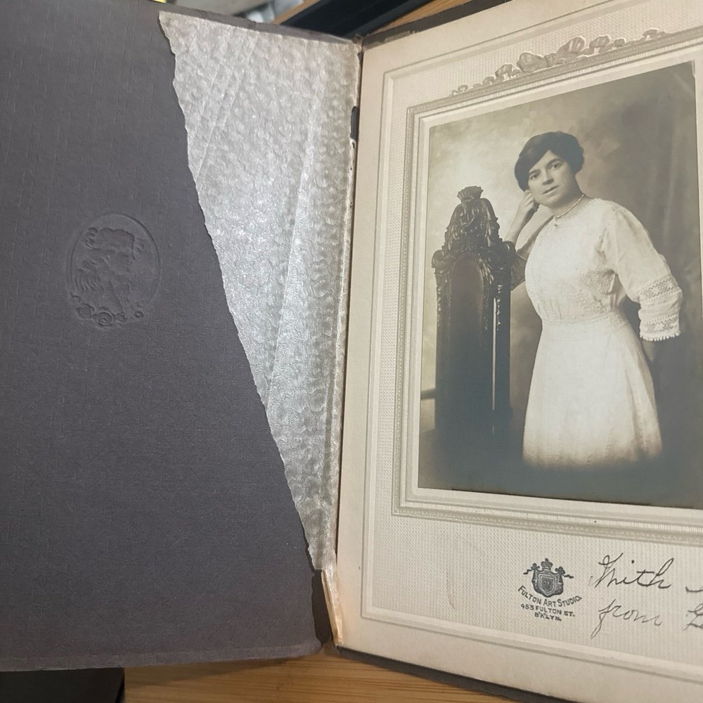 Antique Vintage lady photo - Picture 4 of 7